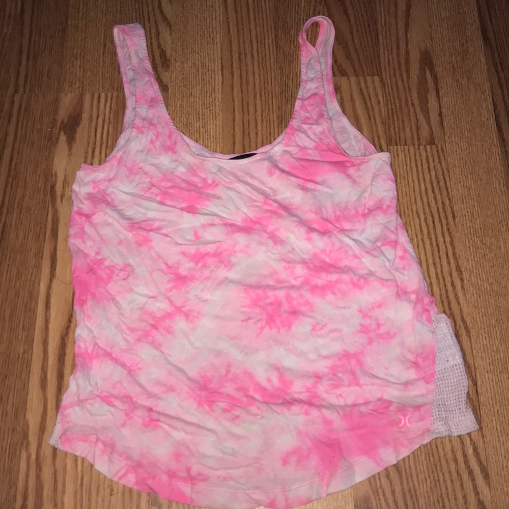 Hurley pink and white tank top !! ✨